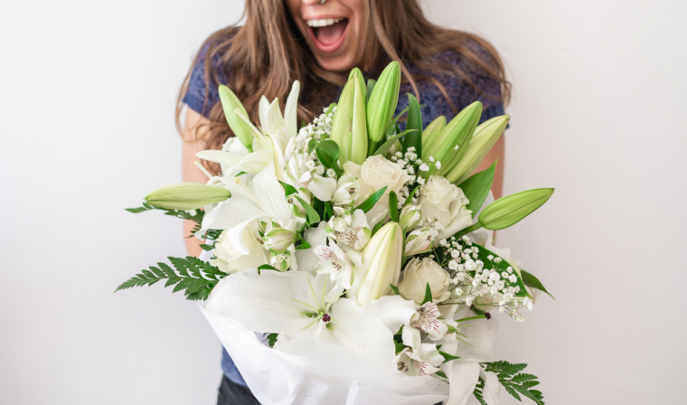 Surprised,And,Happy,Caucasian,Young,Girl,Receiving,Bouquet,Of,Flowers.